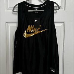 Nike Jersey Glam Dunk in Black & Metallic Gold
NIKE